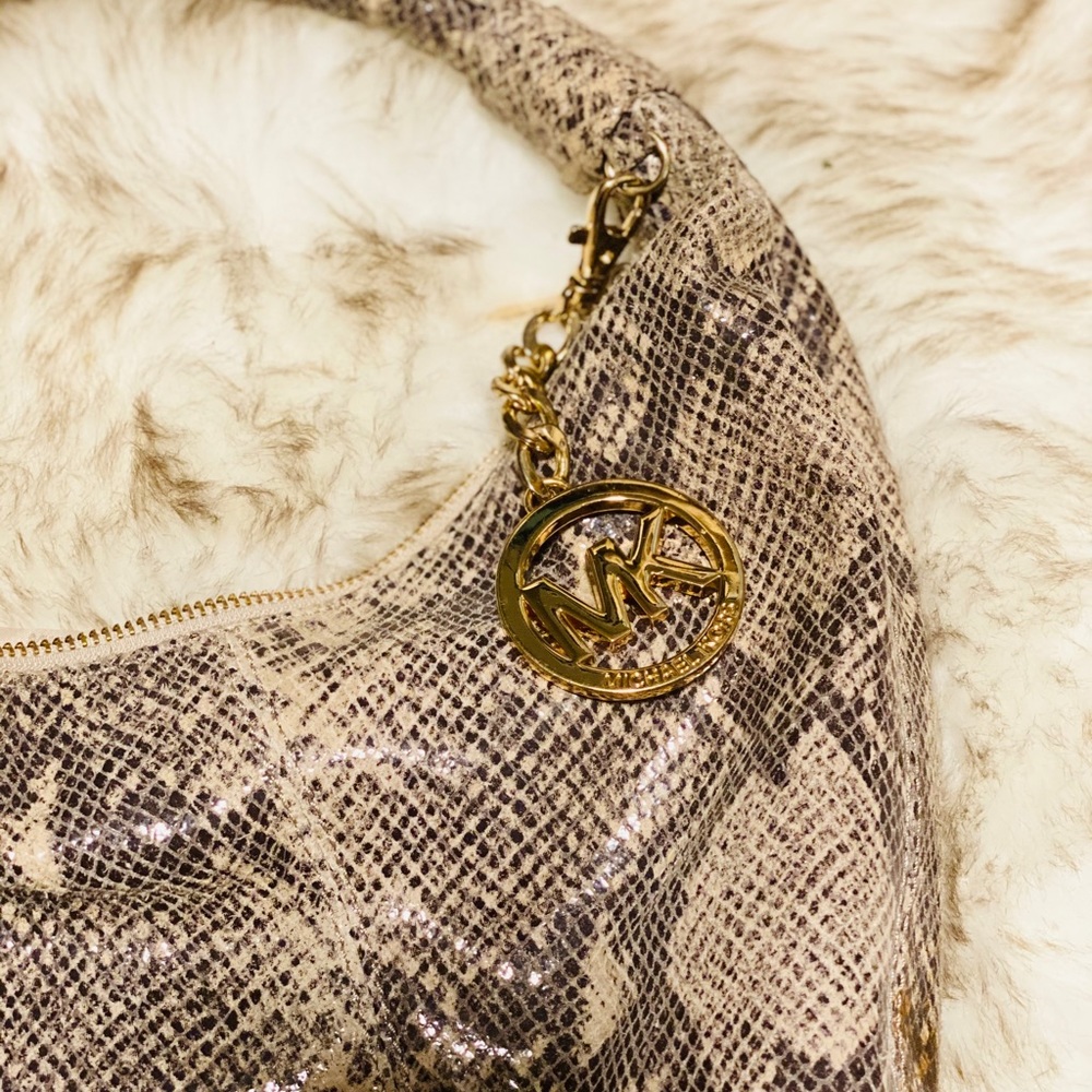 Shoulder bag